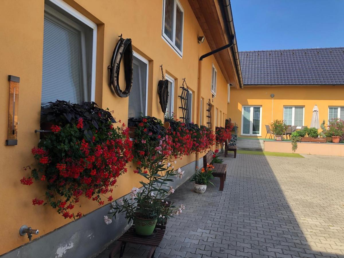 U Fousace Hrabětice Exteriör bild